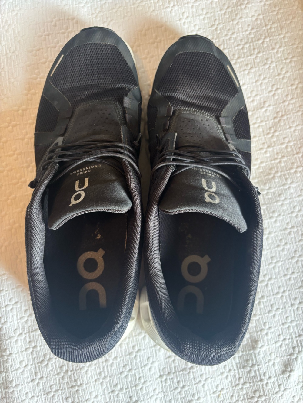 On Running Running women’s  Cloudrunner Lightweight Black Sneakers